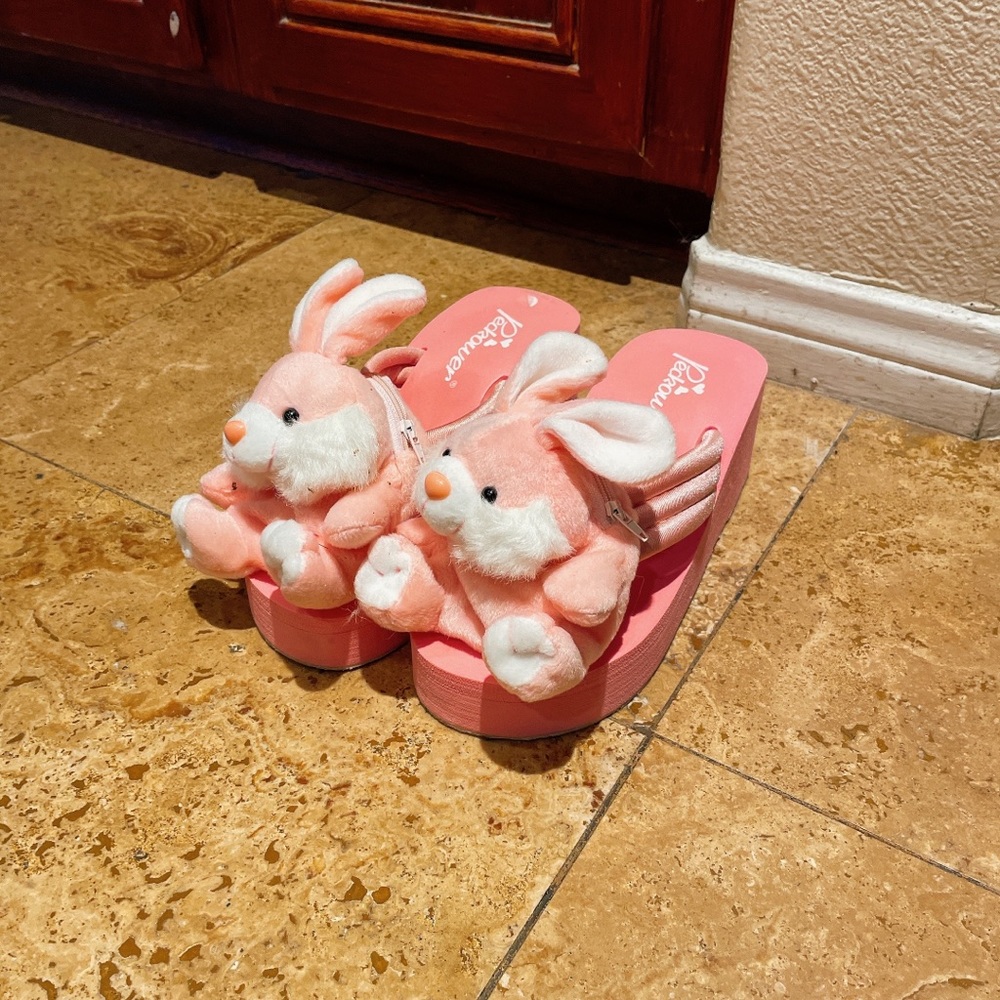 Bunny sandals with pockets - Picture 1 of 2
